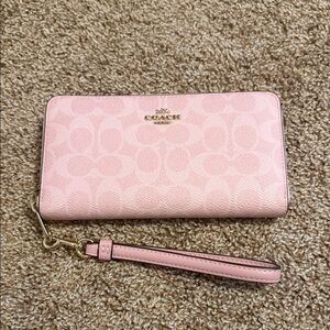 Coach wallet powder pink